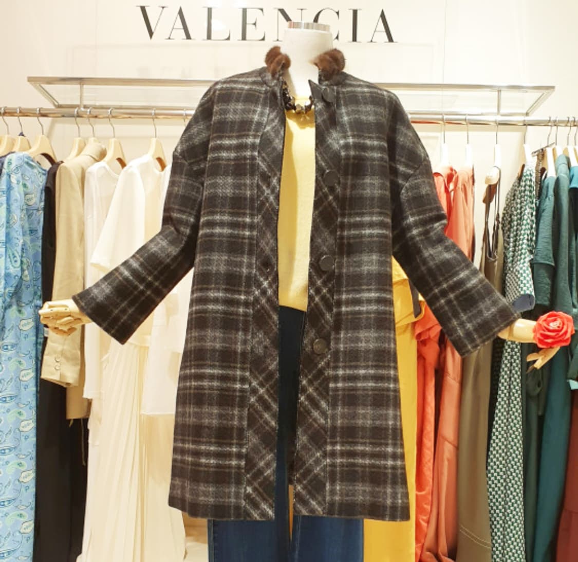 발렌시아(VALENCIA) 밍크넥 포인트 울코트 55-66 새상품 상품이미지6