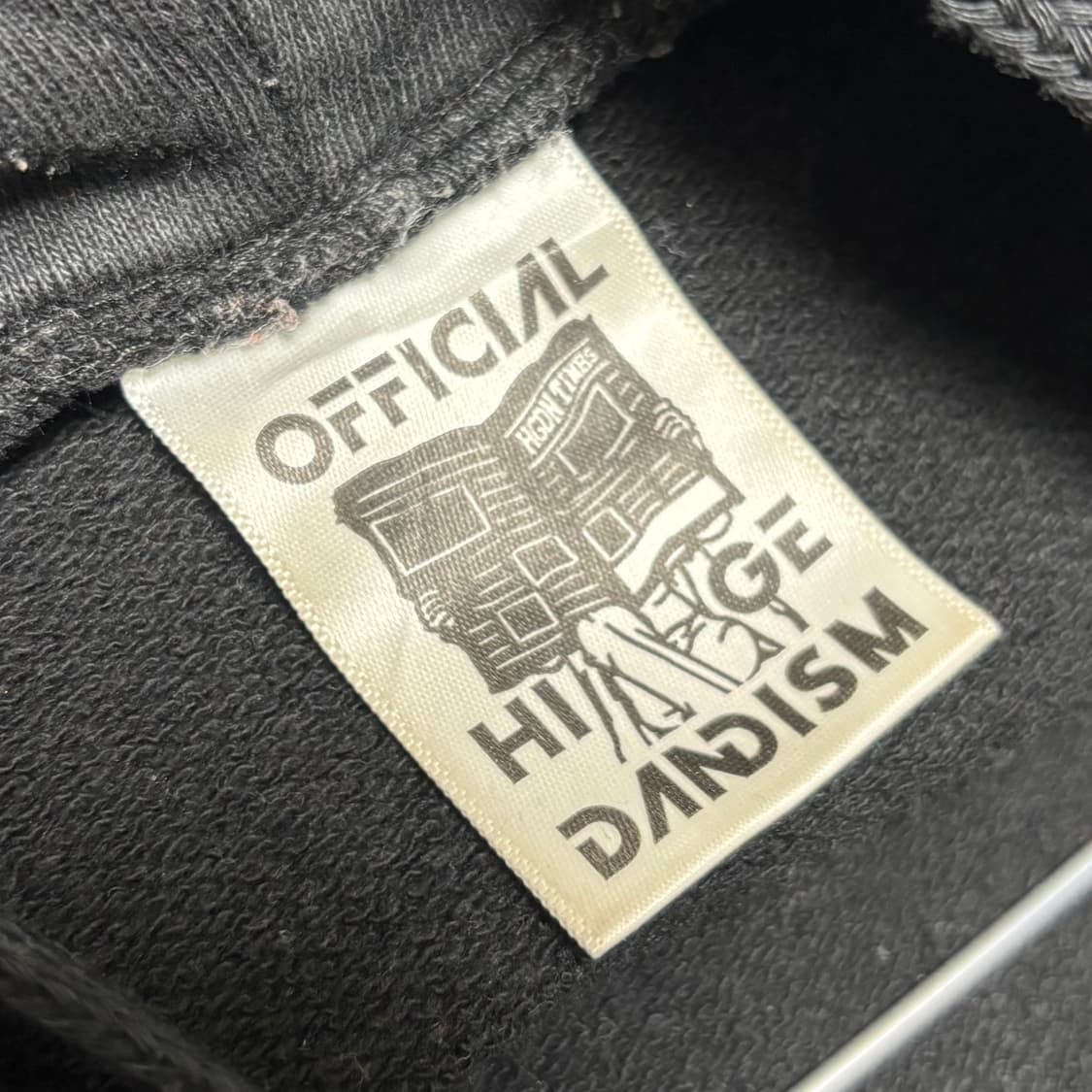 오피셜히게단디즘 2021-22 "Editorial" 원맨 투어 공식 후드 상품이미지3