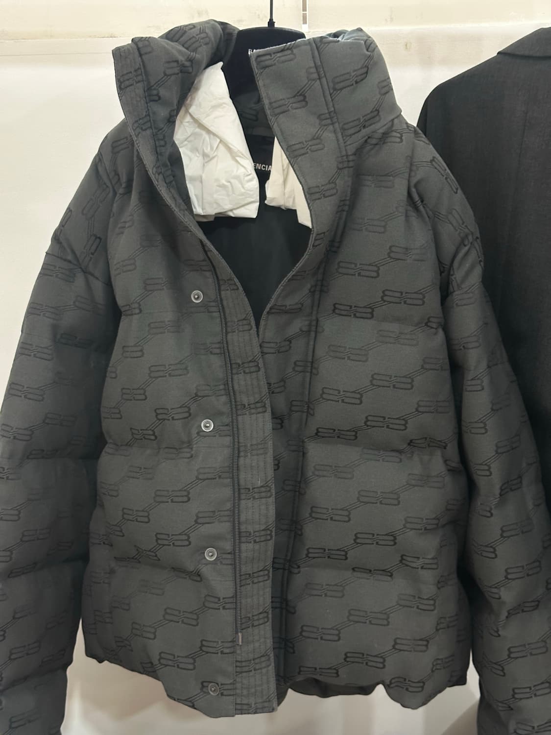 발렌시아가 bb 로고 패딩 푸퍼 블랙 46 사이즈 새상품 상품이미지1