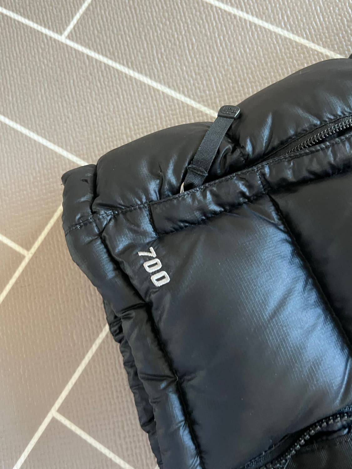 노스페이스 눕시 700 패딩 조끼 블랙 80 상품이미지2