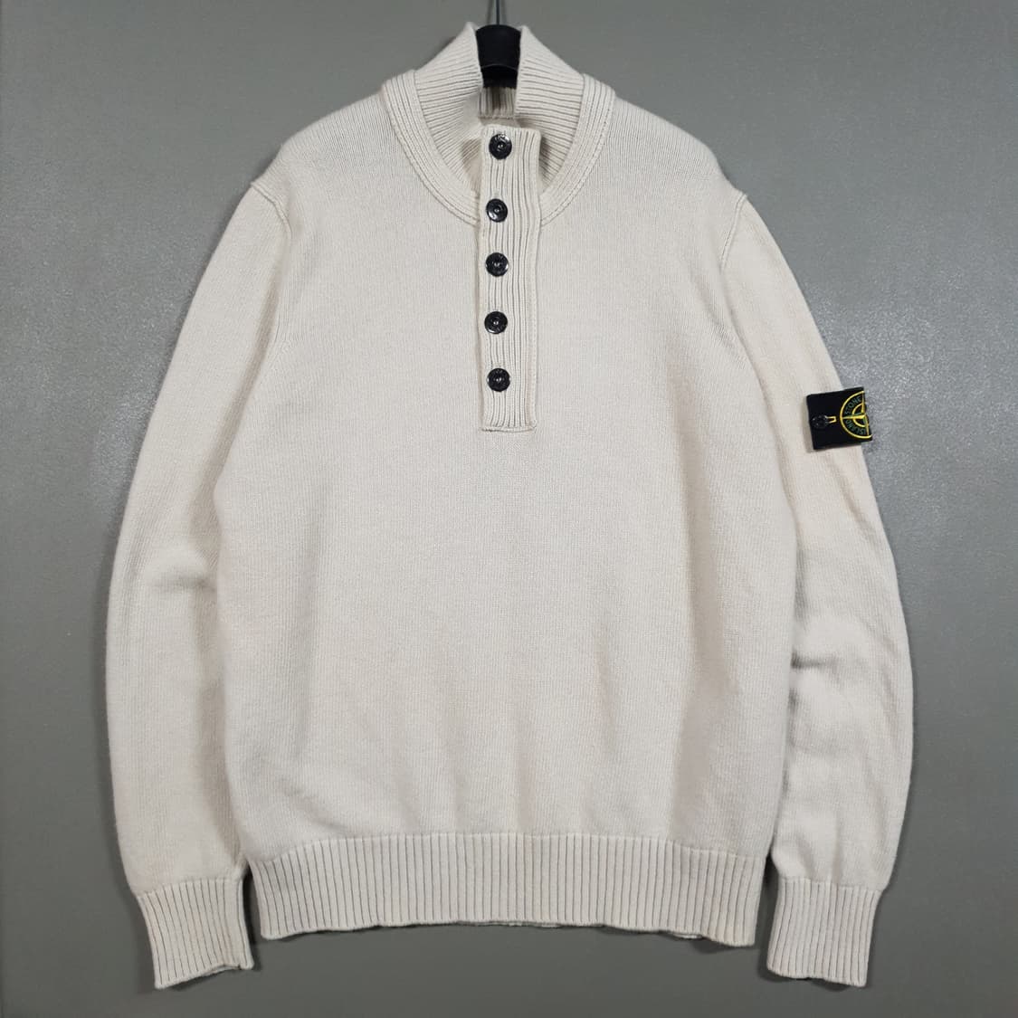 XL) 스톤아일랜드 하이넥 하프 버튼 램스울 니트 스웨터 상품이미지1