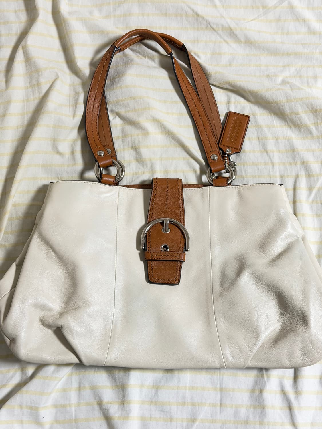 코치 아이보리 숄더백 상품이미지1