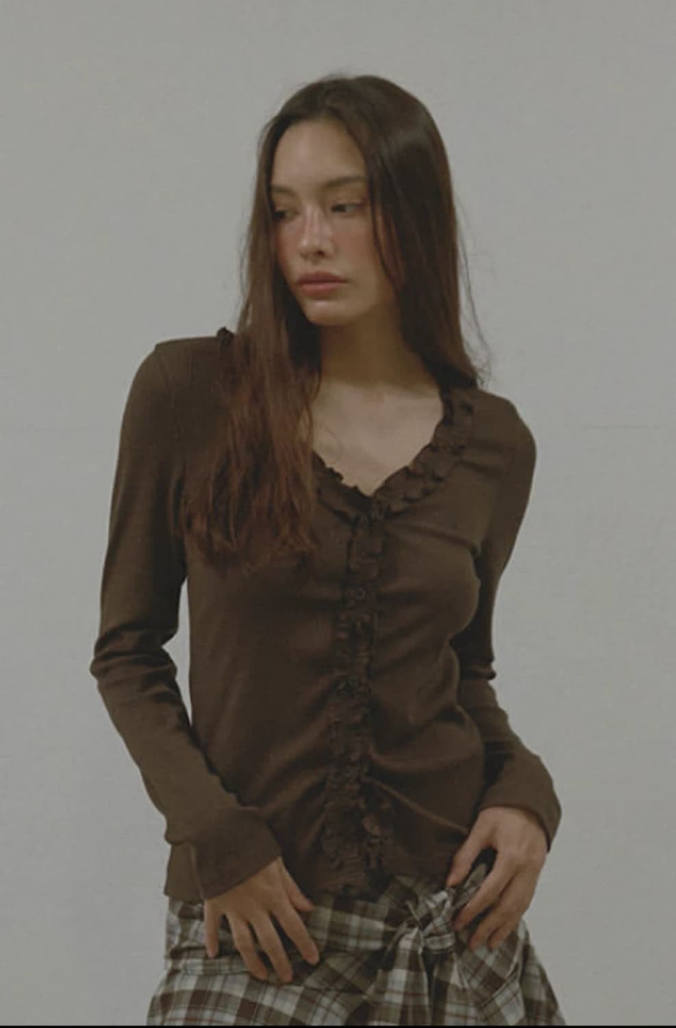 아수라 frill button cardigan 브라운 상품이미지1