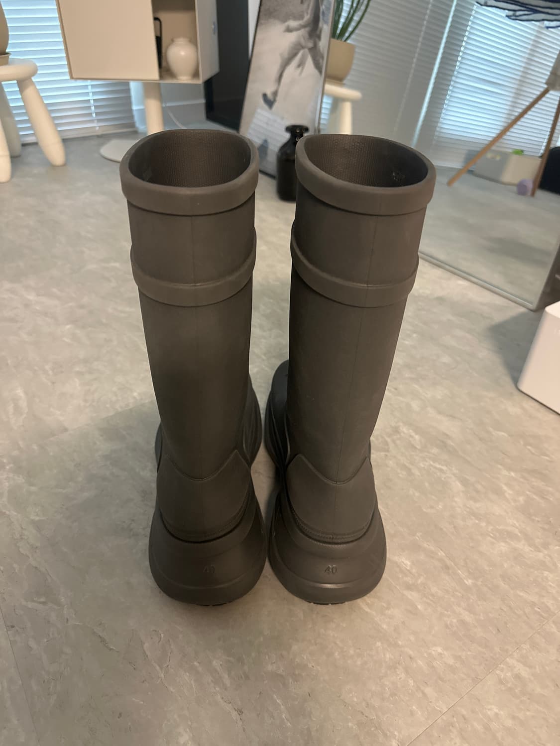 발렌시아가 x 크록스 부츠 상품이미지2