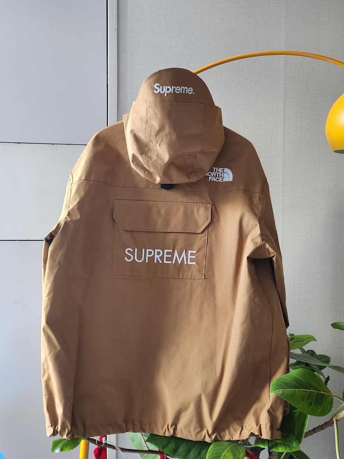 슈프림 x 노스페이스 카고 자켓 골드 - 20SS 상품이미지3