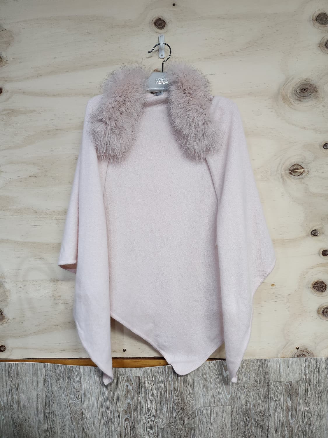 아사벨라지 ISABELLA G 캐시미어100 폭스퍼 케이프 망토 상품이미지1