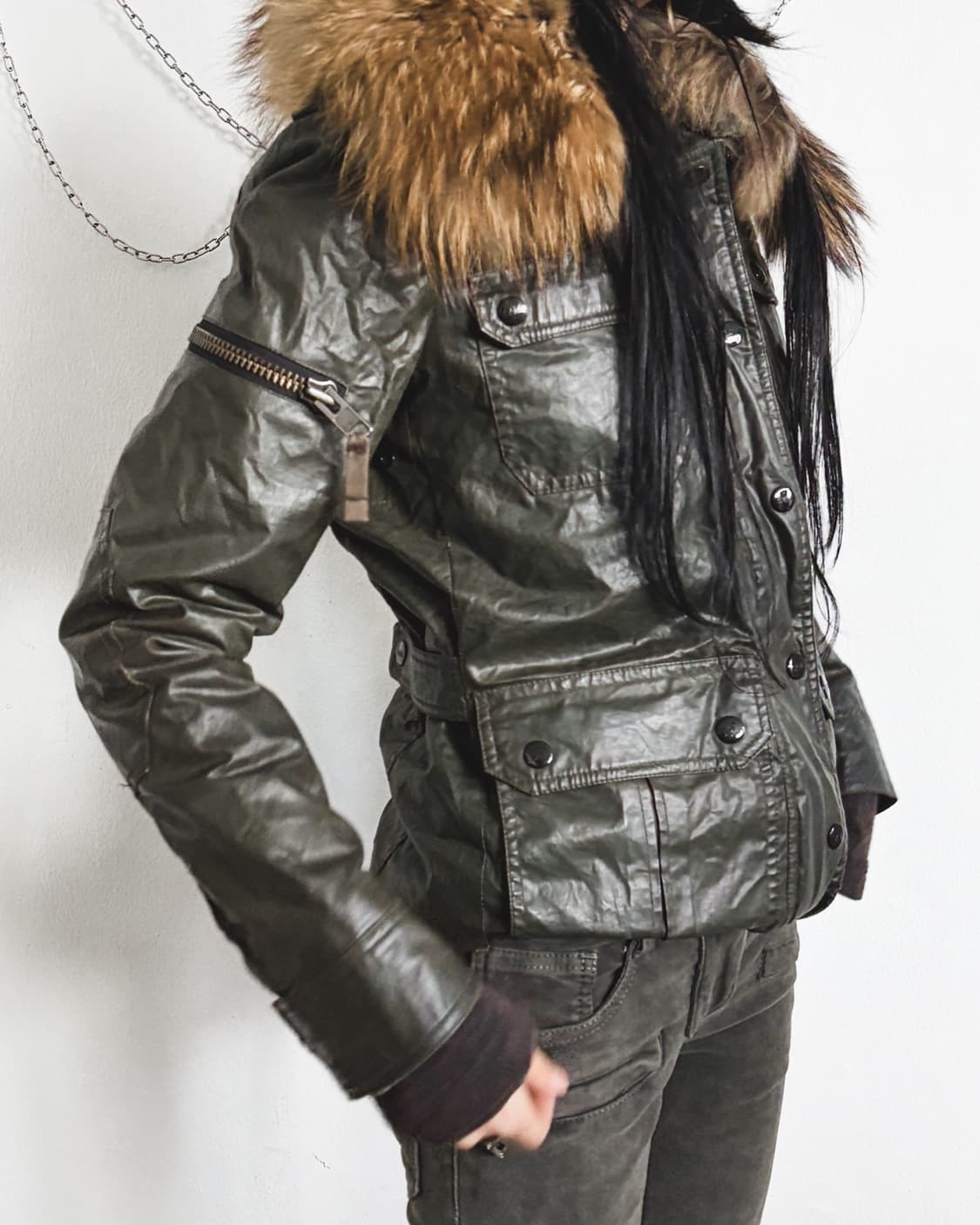 SAM nyc 라쿤 퍼 딥카키 글로시 크롭 파카 상품이미지2