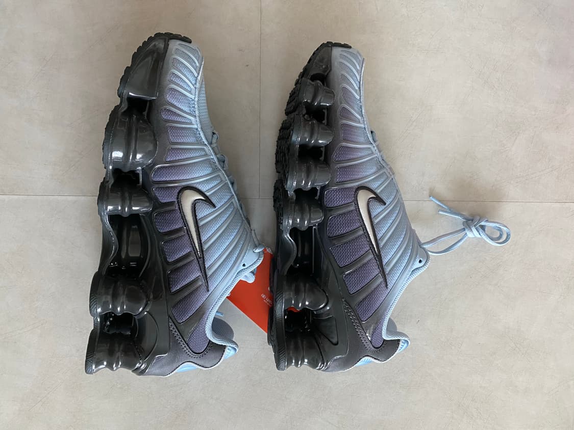 우먼 나이키 샥스 225,240,245 상품이미지1