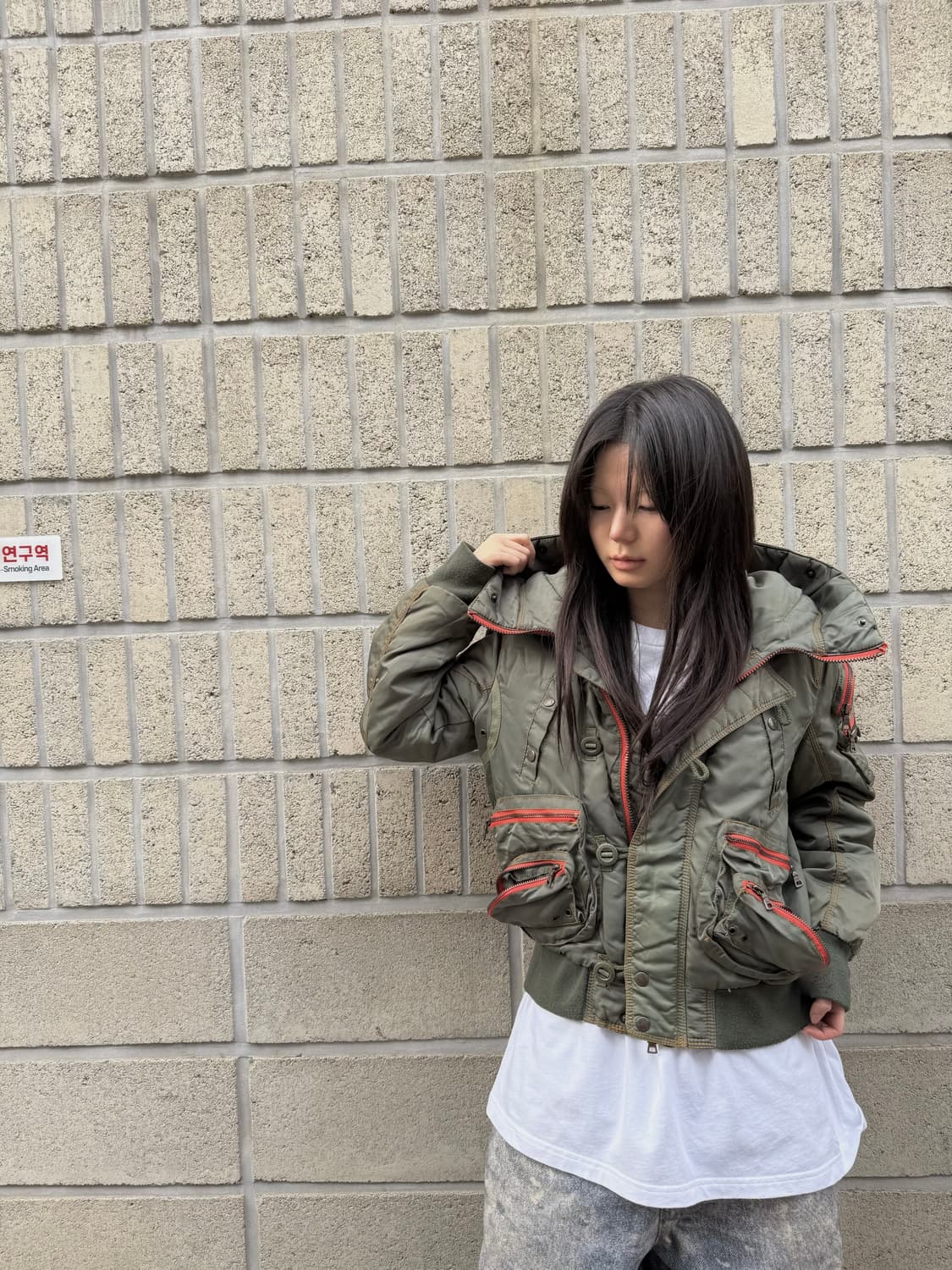 크롭 아웃포켓 디테일 봄버자켓 상품이미지1