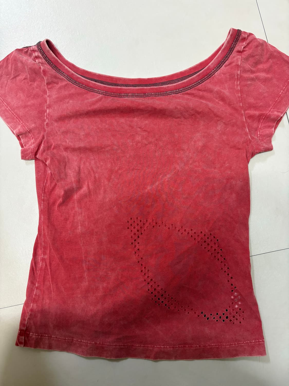 미스치프 블리치드 와이드넥 티셔츠 레드 상품이미지2