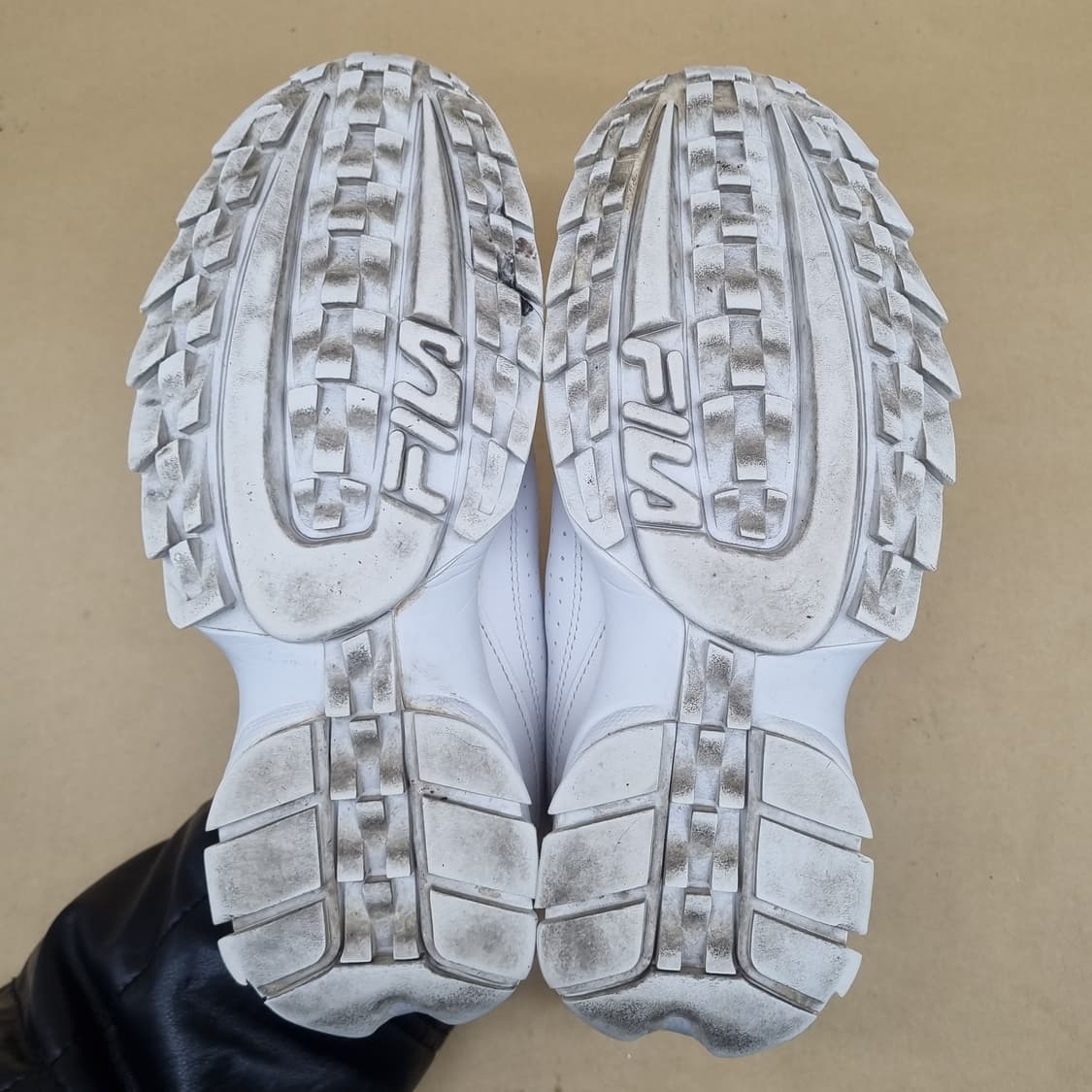 휠라 디스럽터2 남성운동화265 상품이미지3