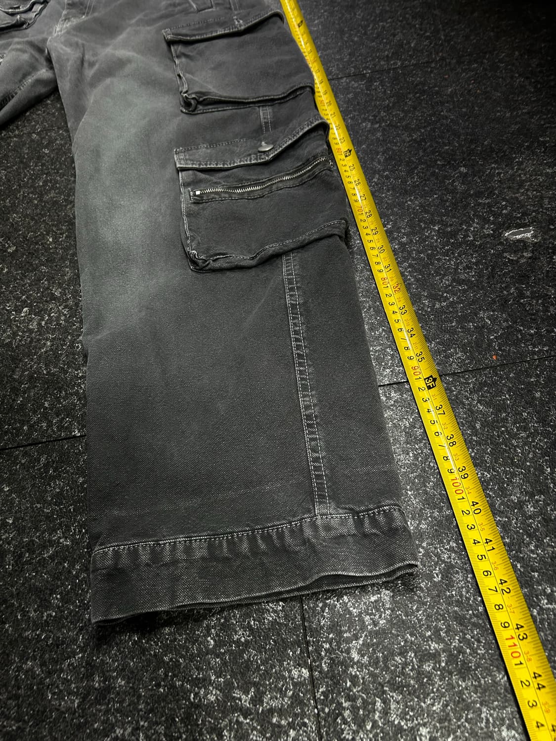 Zara의 워시드 릴랙스드 핏 데님 카고 팬츠 상품이미지10