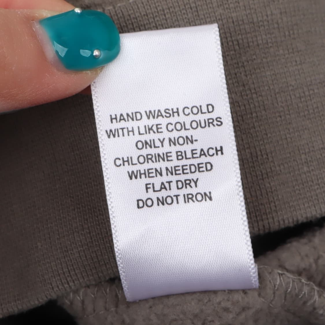 에센셜 카키 엠브로이드 스웻셔츠 상품이미지9