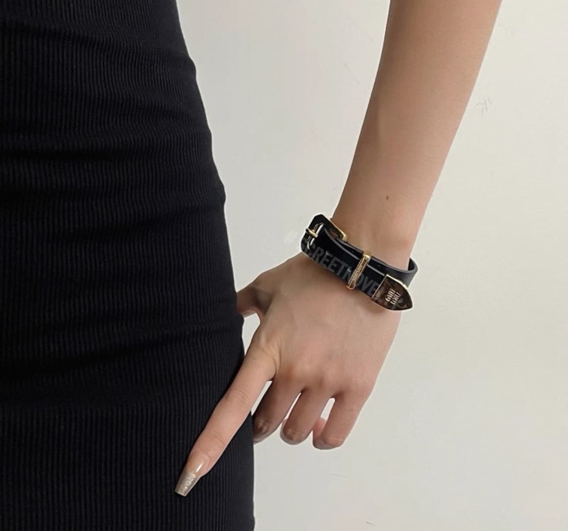 미우미우 레더팔찌 블랙 무료배송 상품이미지1