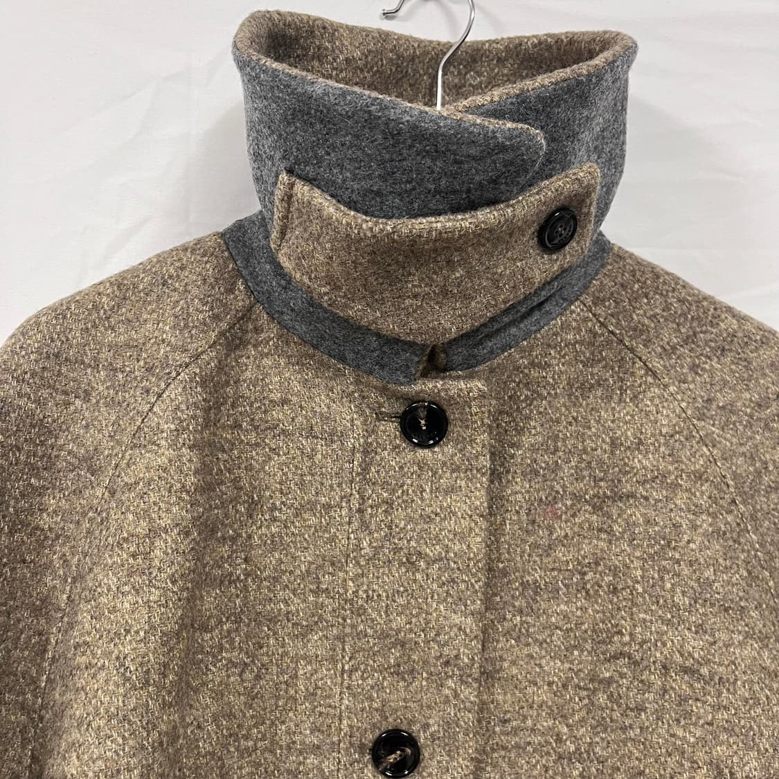 [한섬] 24FW 시스템 울 블렌드 헤링본 하프 코트 상품이미지7