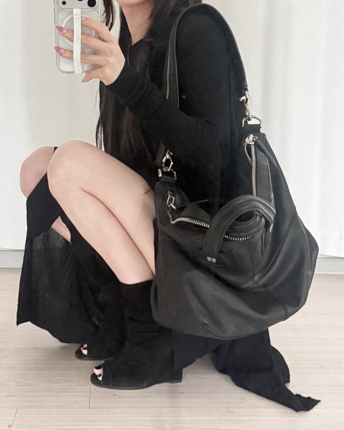 지방시 고트스킨 나이팅게일 미디움 백 상품이미지4