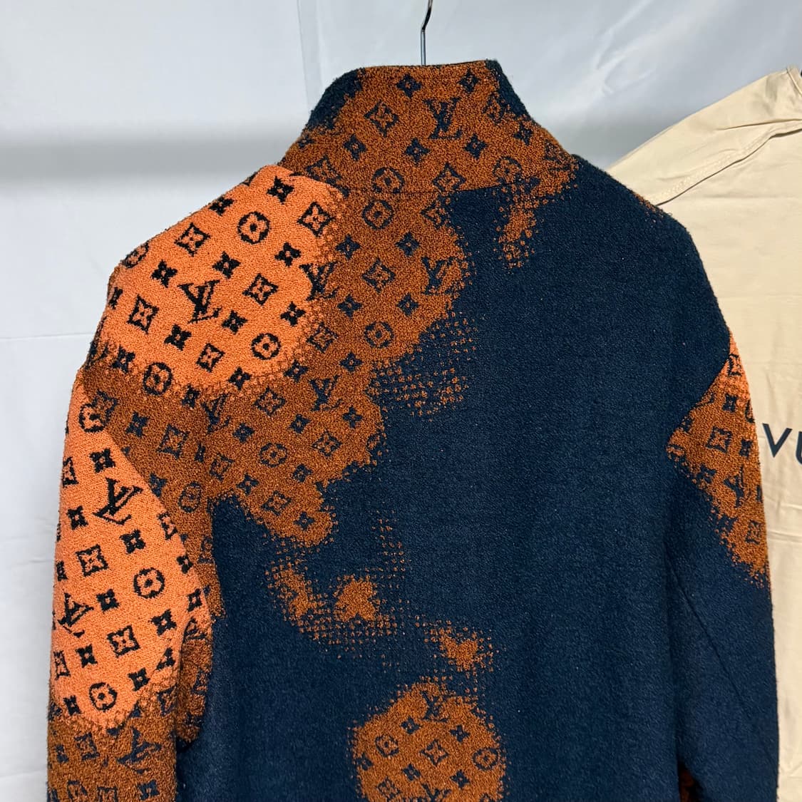 [S+급/50] 루이비통 모노그램 부클레 블루종 후리스 자켓 상품이미지5