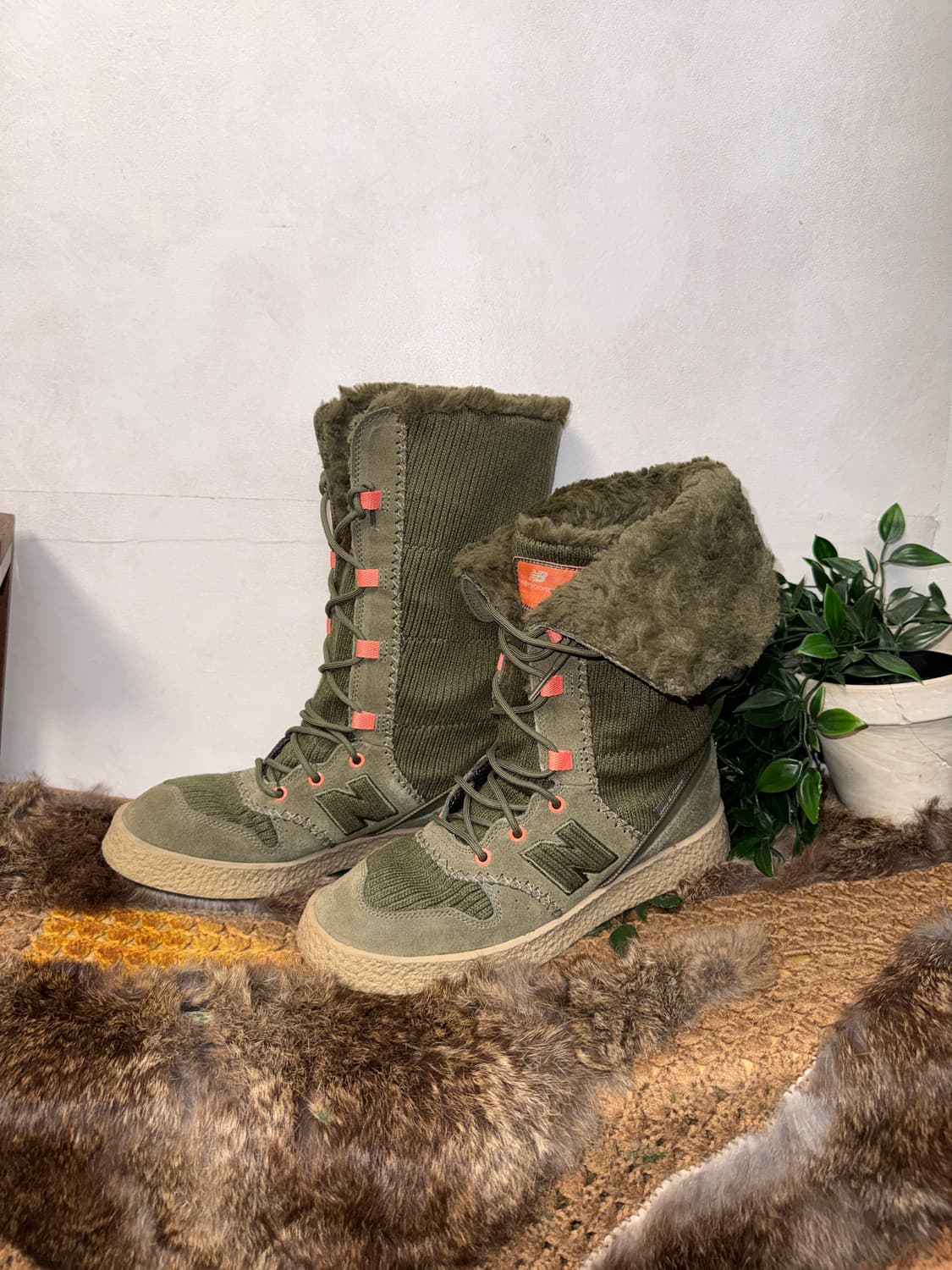 New Balance khaki knit fur boots 상품이미지1