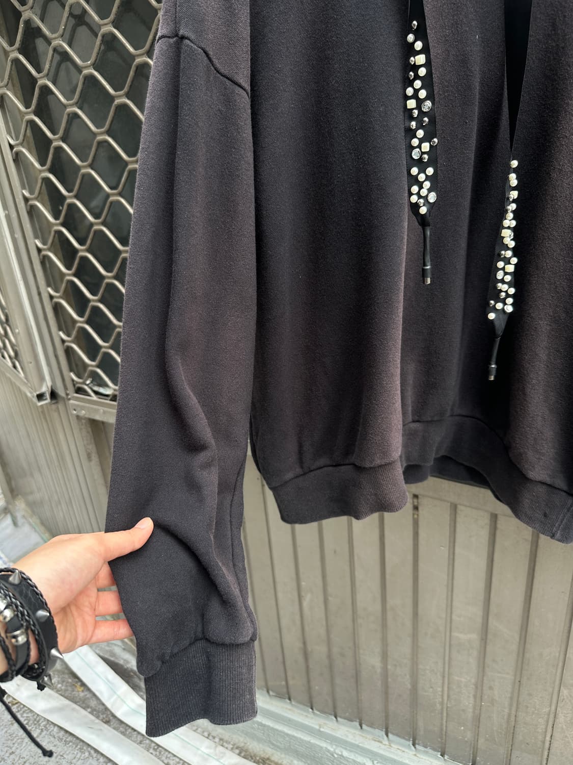 Fade black crop hoodie cubic stud 상품이미지4