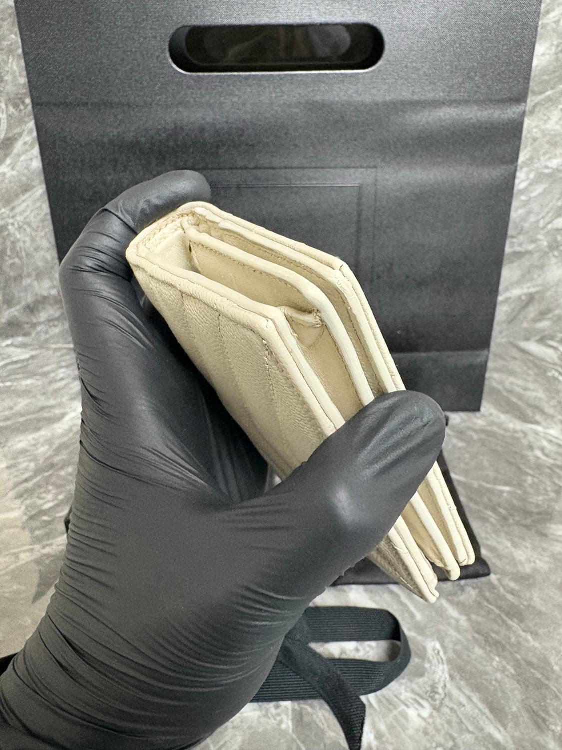 입생로랑 마틀라세 금장로고 반지갑 상품이미지9