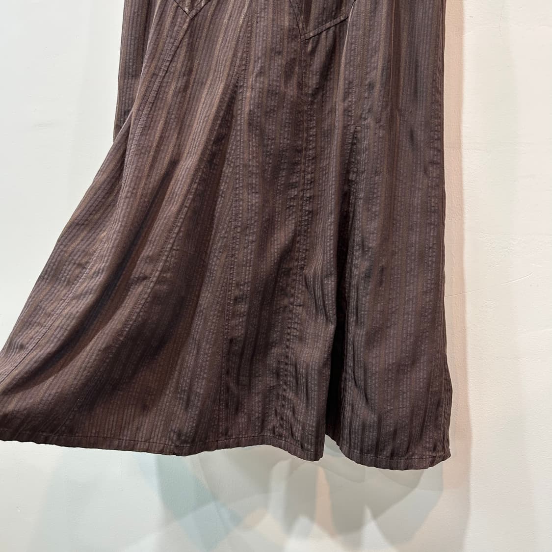 딥브라운 스트라이프 미디 스커트 상품이미지7