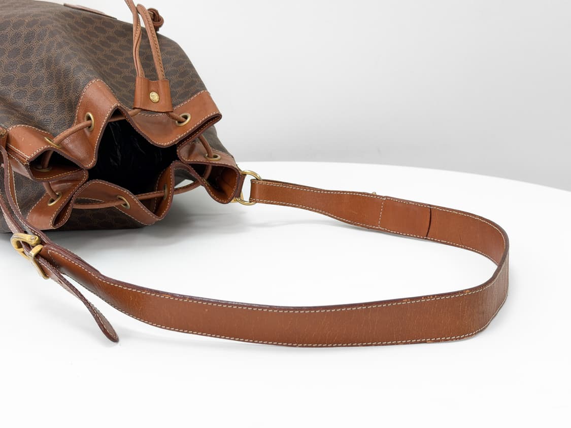 셀린느 마카담 트리오페 드로우스트링 버킷백 상품이미지5