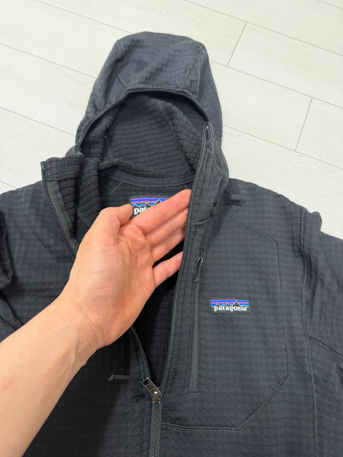 파타고니아 R1 풀집 후디 S 사이즈  상태 9.7/10  사진찍고 절대 상품이미지4