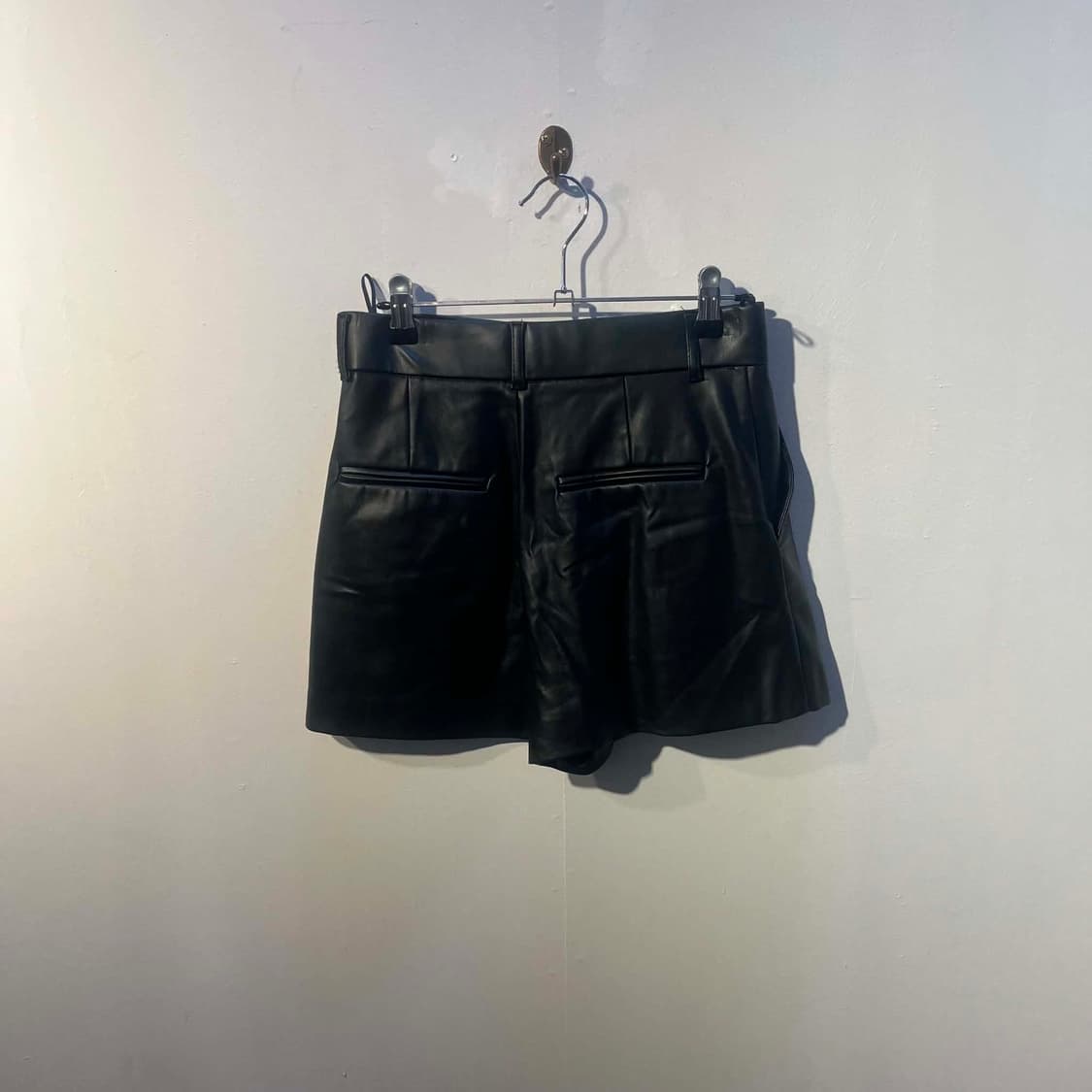 자라 유광 반바지 상품이미지2