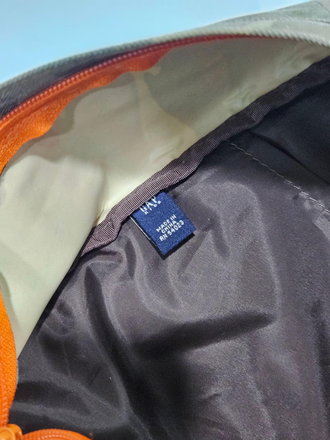 갭 카모 슬링백 상품이미지5