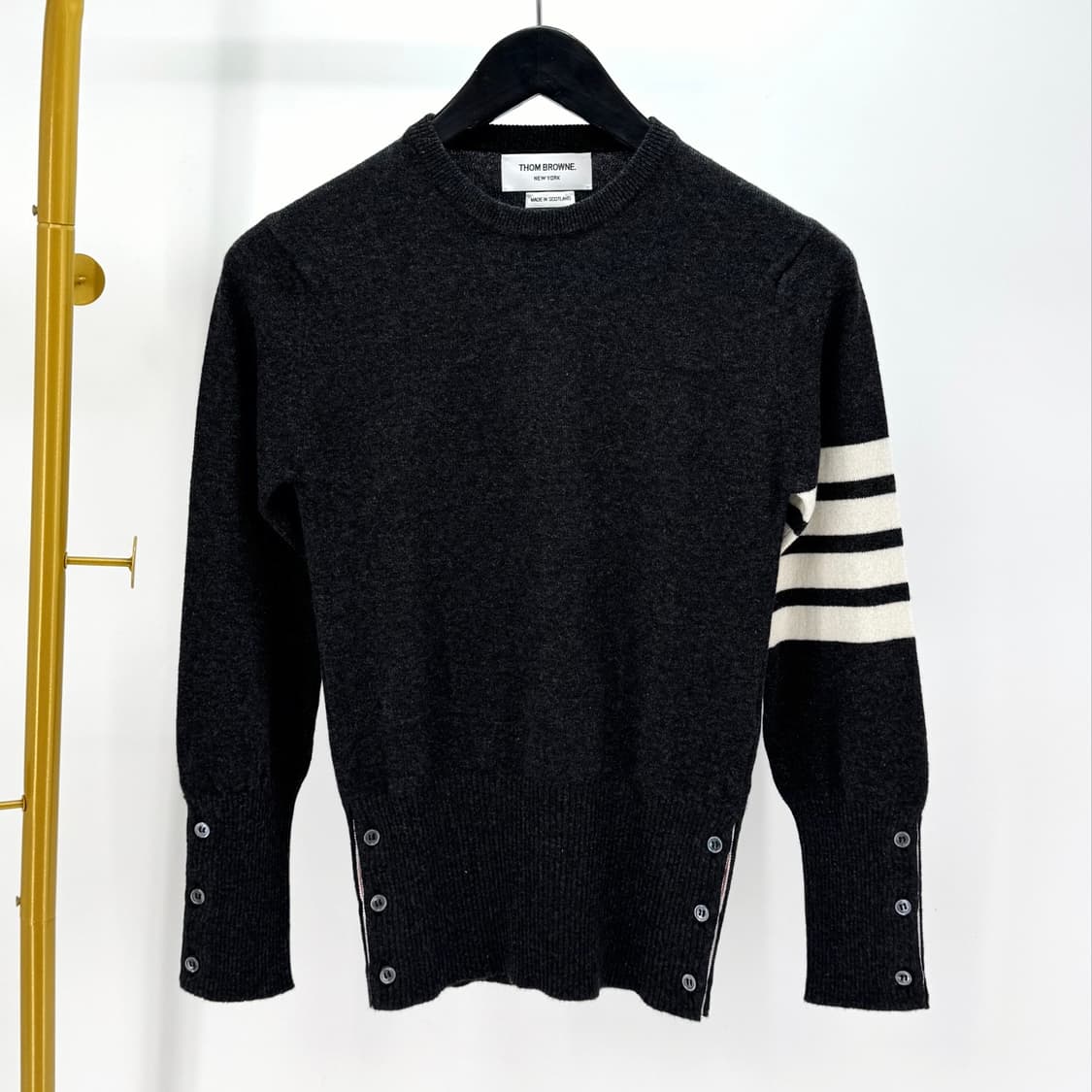 [40사이즈] 톰브라운 사선완장 캐시미어 니트 (FKA001A) 상품이미지1