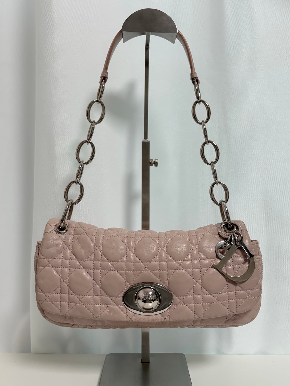 디올 까나쥬 랑데뷰 숄더백 상품이미지1