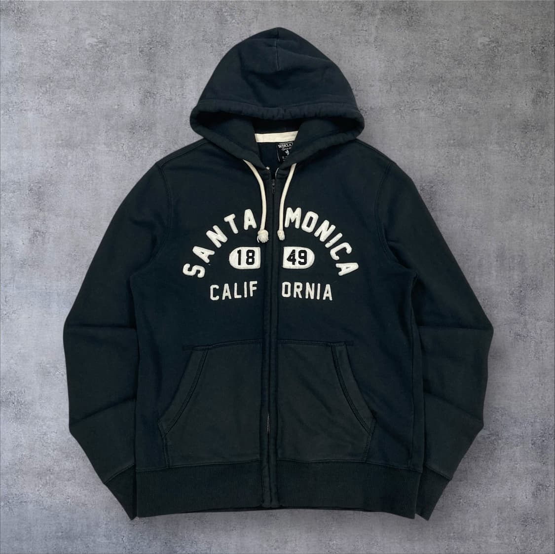 후아유 차콜 컬러 스펠아웃 빅로고 후드 집업 상품이미지1