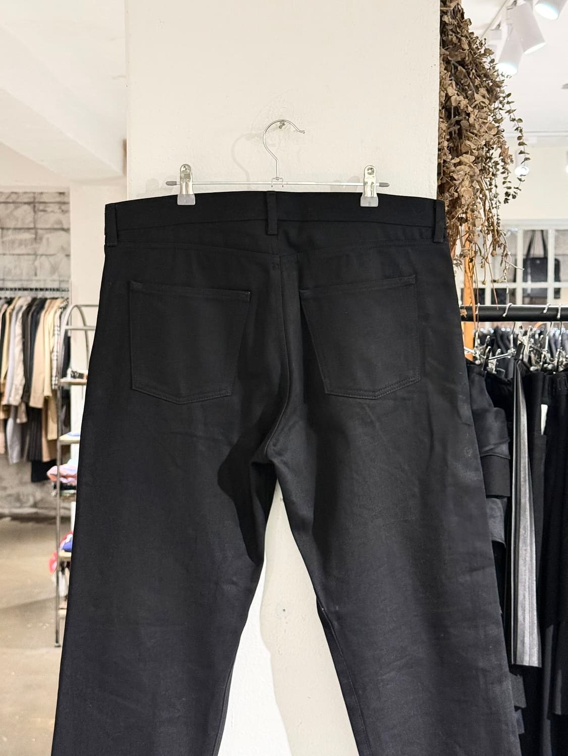 생로랑 블랙 스트레이트핏 데님 팬츠 상품이미지5