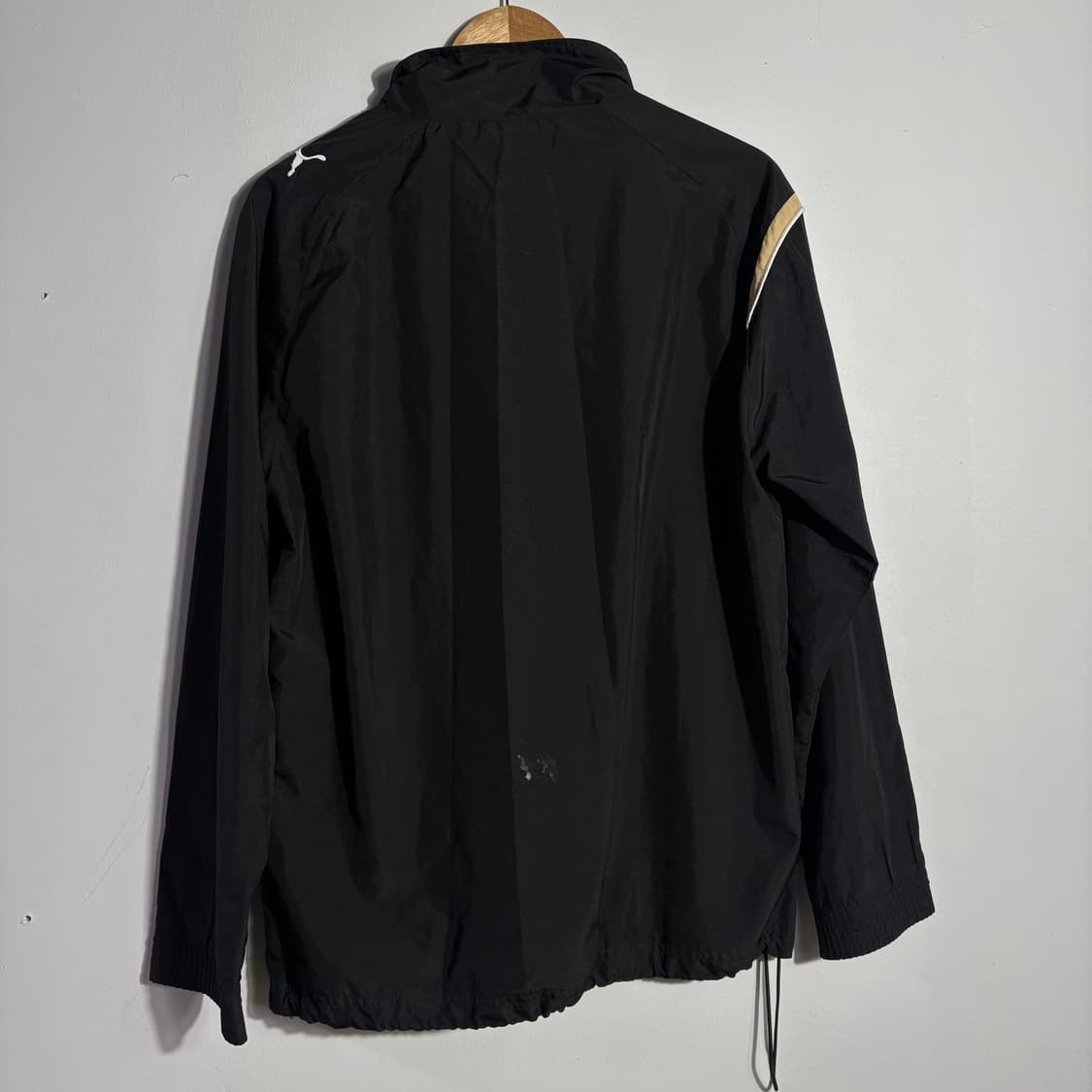 푸마 블랙 골드라인 로고 바람막이 자켓 (무료배송) 상품이미지4
