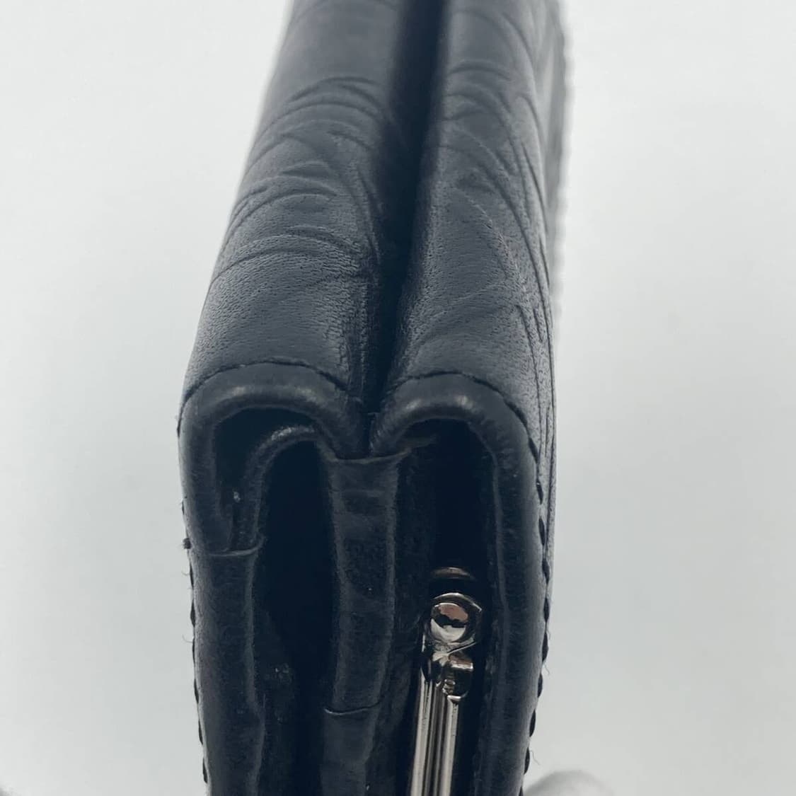 비비안 웨스트우드 가죽 엠보싱 패턴 지갑 상품이미지5