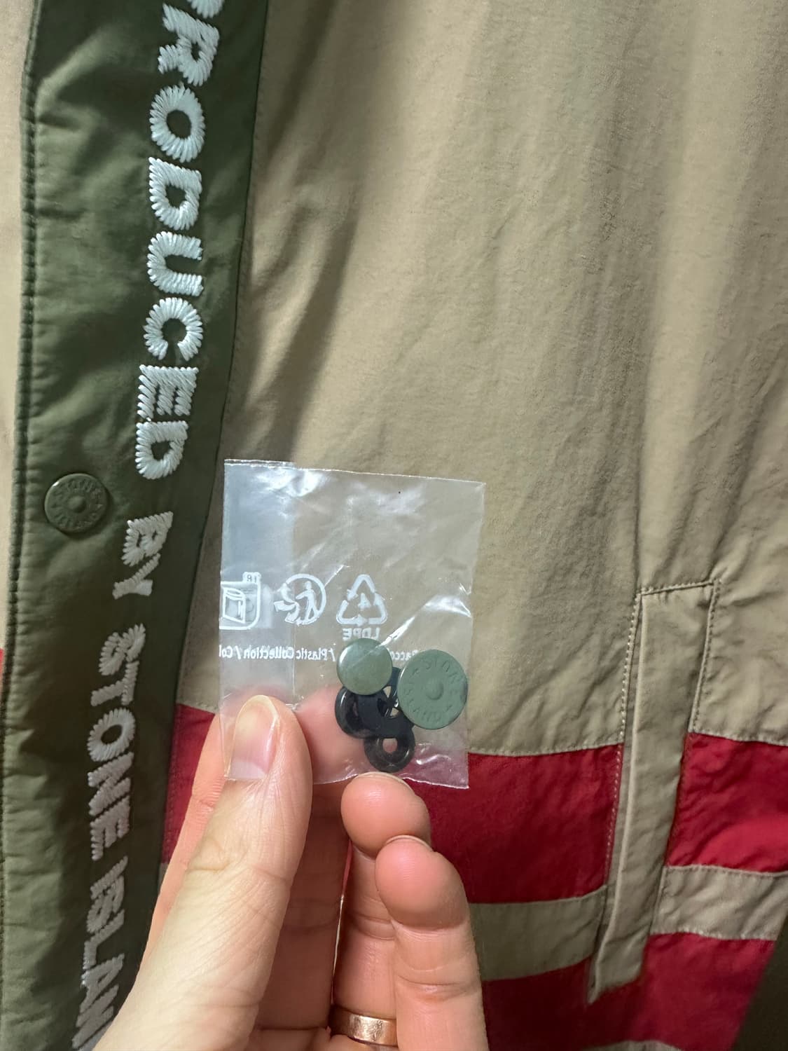 스톤아일랜드X슈프림 FW23리버시블 퍼피패딩 올리브L (새상품급) 상품이미지9