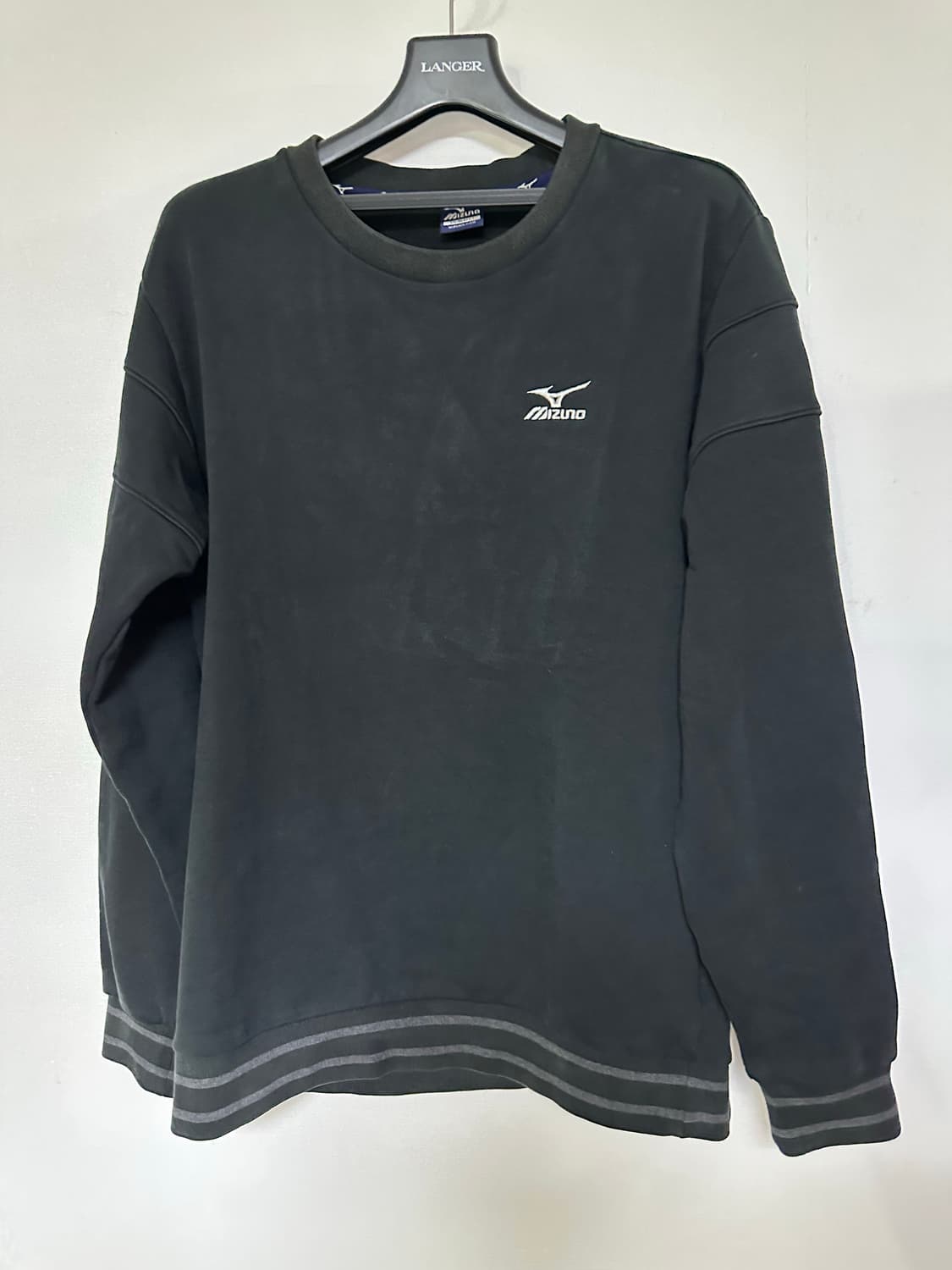 미즈노 블랙 맨투맨 티셔츠 상품이미지1