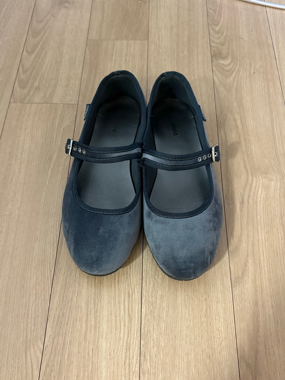 빅토리아 벨벳 메리제인 플랫 슈즈 차콜 상품이미지2