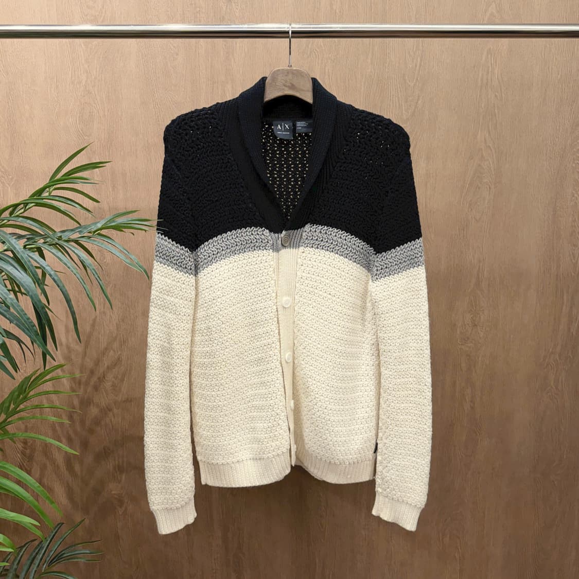 아르마니 익스체인지 니트 가디건 배색 블록 패턴 로고 탭 디테일 아이보리 상품이미지1
