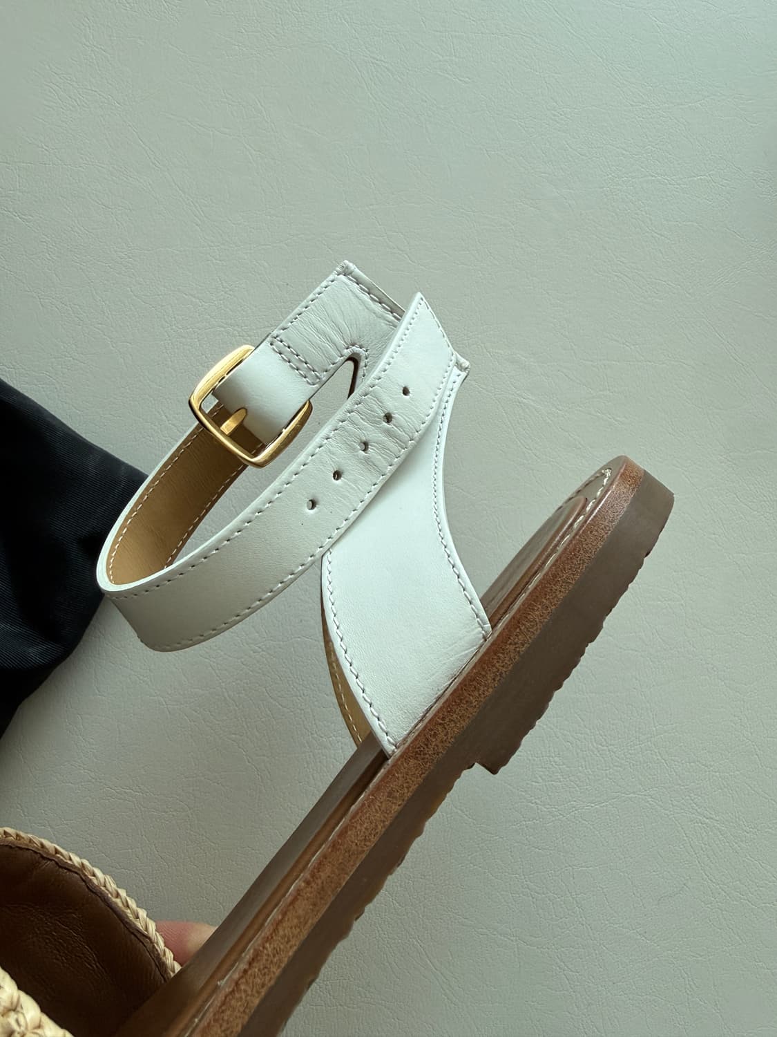 셀린느 라피아 카프스킨 샌들 37.5 상품이미지5