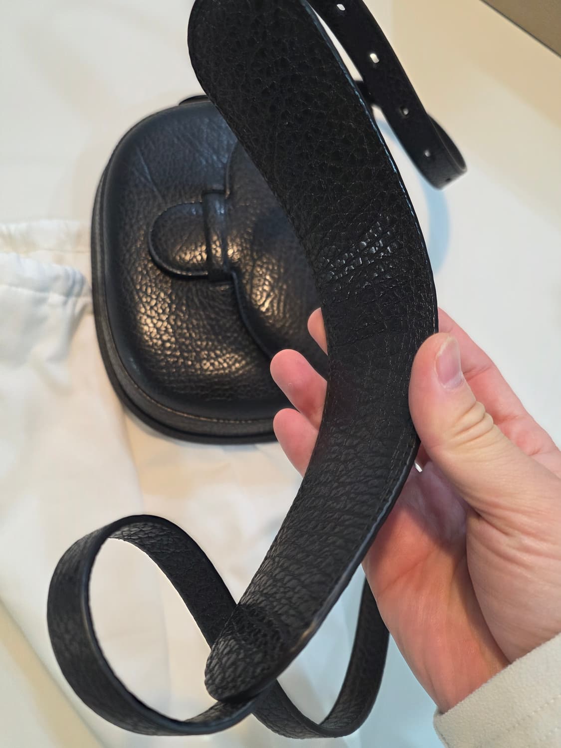 르메르 카트리지 스포츠백 블랙 새상품 판매합니다 상품이미지2