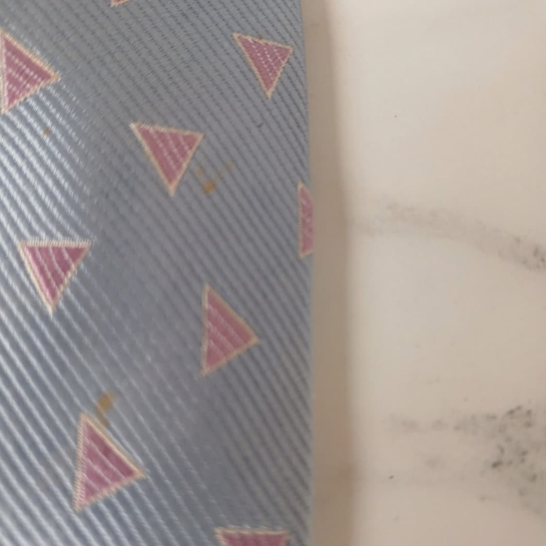 던힐 실크 스카이블루 삼각 패턴 넥타이 9cm B등급 E873
 상품이미지10