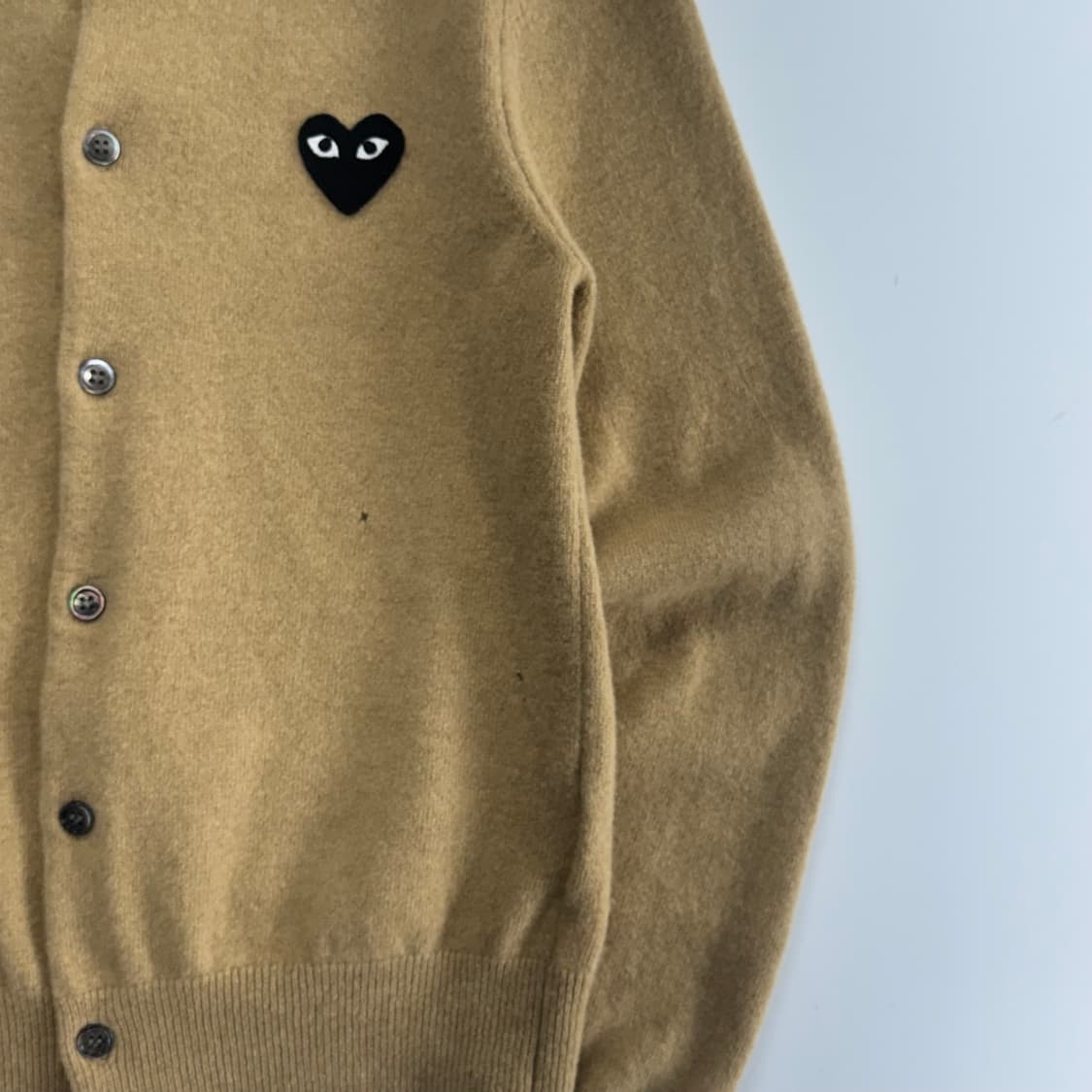 Comme des garcons 꼼데가르송 블랙 와펜 베이지 가디건  상품이미지5