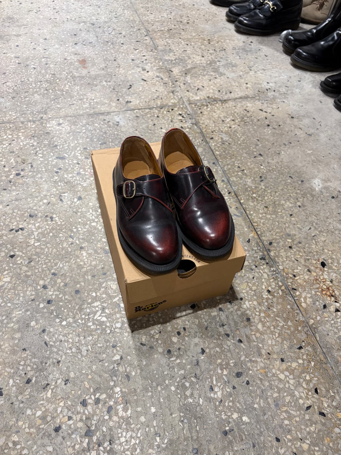 닥터마틴 론 몽크스트랩 체리레드 상품이미지1