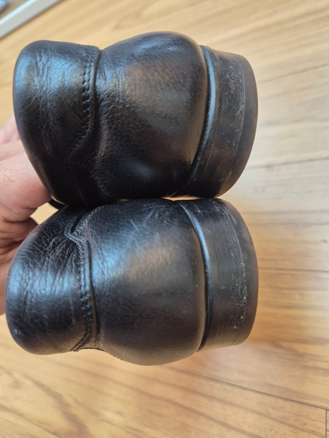 Bally 남성 로퍼 판매합니다. 블랙 색상의 가죽 로퍼라 고급스럽고,  상품이미지6