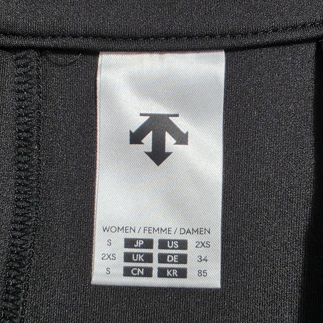 0791 데상트 23ss 블랙 트레이닝 집업 85 상품이미지7