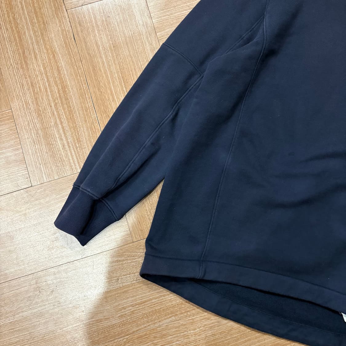 씨피컴퍼니 사선 지퍼 렌즈 스웻셔츠 상품이미지5