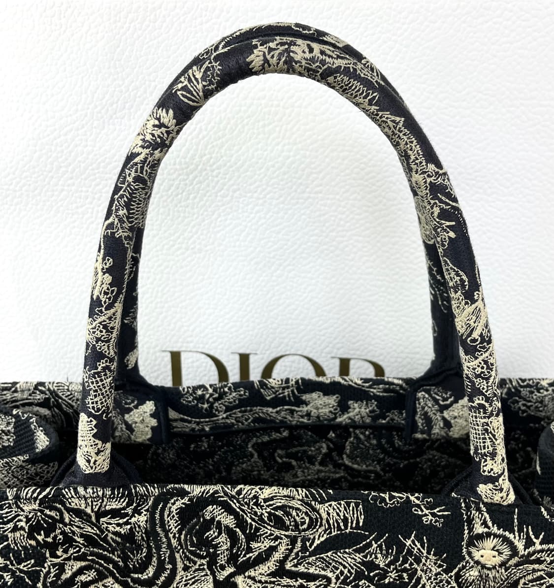 디올 북토트백  상품이미지6
