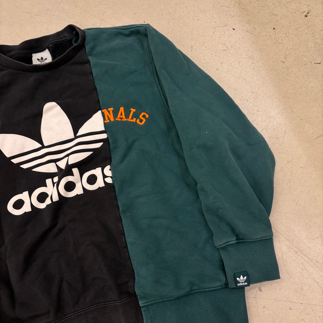 아디다스 오리지널 컬러블럭 맨투맨 상품이미지2