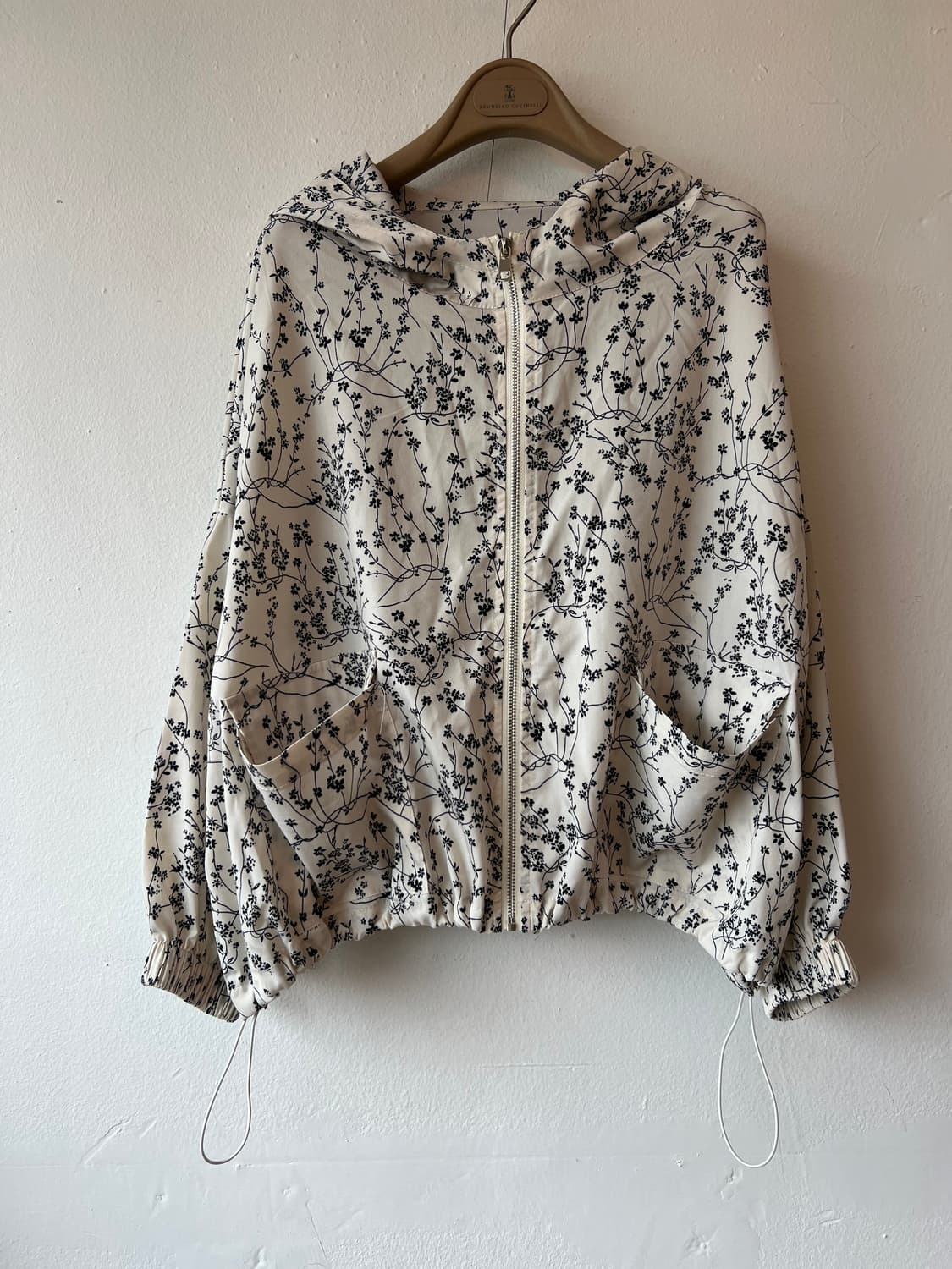 쇼핑몰 여성 아이보리 잔꽃 바람막이점퍼 후드바람막이 상품이미지2